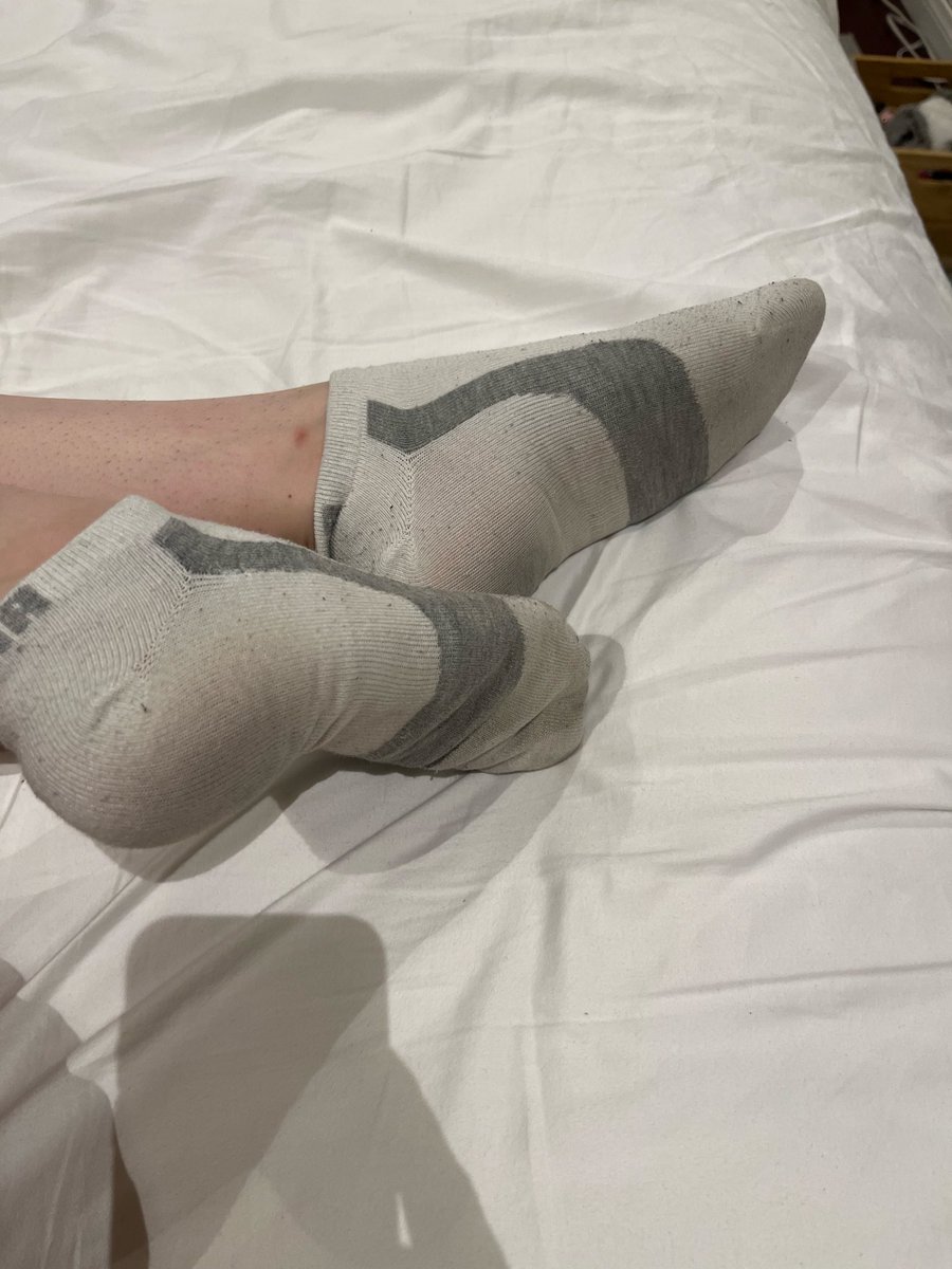 Sinninginsocks's tweet photo. Day 10!

#sockfetish #smellysocks #socks https://t.co/8rB2v984Fh