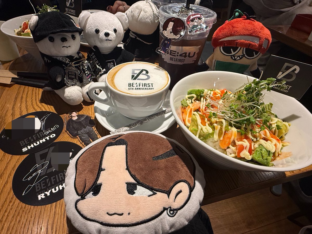 BE1_BESTY's tweet photo. コラボカフェ初日初回行ってきた🥰
コースター交換していただけて無事GET🥰
ありがとうございました🥳 https://t.co/dZCRdGM5nT