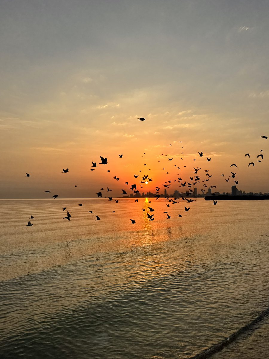Manalafanehh's tweet photo. Today’s sunrise https://t.co/CdiXDUTz79