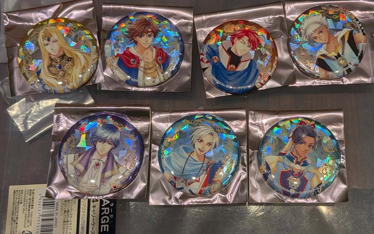 wisteria_lily_s's tweet photo. 【交換】アンジェリーク　アンメモ展

譲→アクリルバッジ：クラヴィス、ゼフェル2、オリヴィエ、レオナード、チャーリー、エルンスト2(コレット)

缶バッジ：ジュリアス、ランディ、オスカー、ゼフェル、フランシス、ユーイ、ティムカ(チャーリー)

※カッコ内は写真に収められていません

続きます https://t.co/M8FBeuTYgy