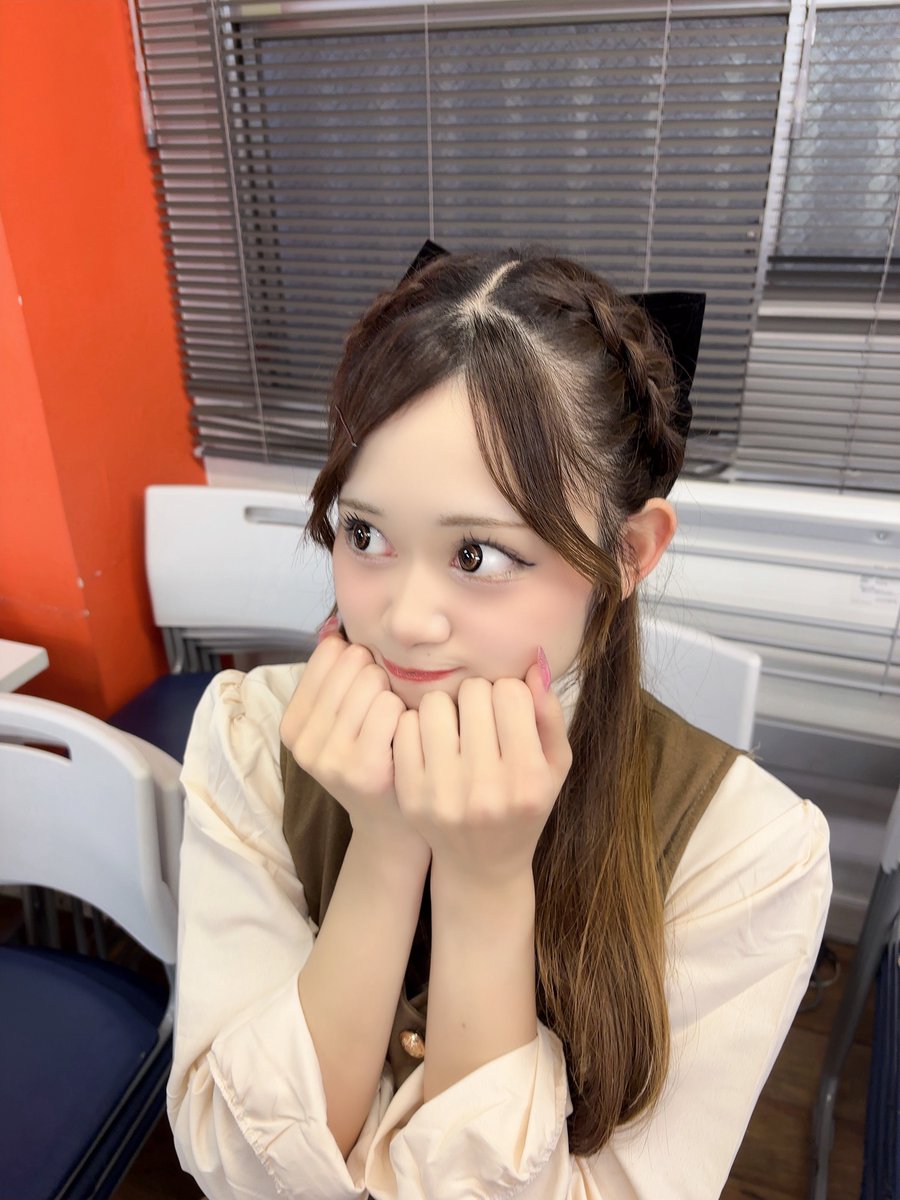 natsuki_s_pls's tweet photo. 【💛まもなく💛】

このあと18:30〜制服オンラインサイン会🌼

サイン&amp;あなただけへのコメント&amp;あなたのお名前入りチェキをお届けするよ🌻
コメント入りなんてレア〜(՞⸝⸝ᵒ̴̶̷᷄꒳ᵒ̴̶̷᷅⸝⸝՞)

🛒 https://t.co/Ns11y5BEyc 
※備考欄に必ず書いて欲しいニックネームをご記入お願いします⭐️ https://t.co/9gNd9vlGMD