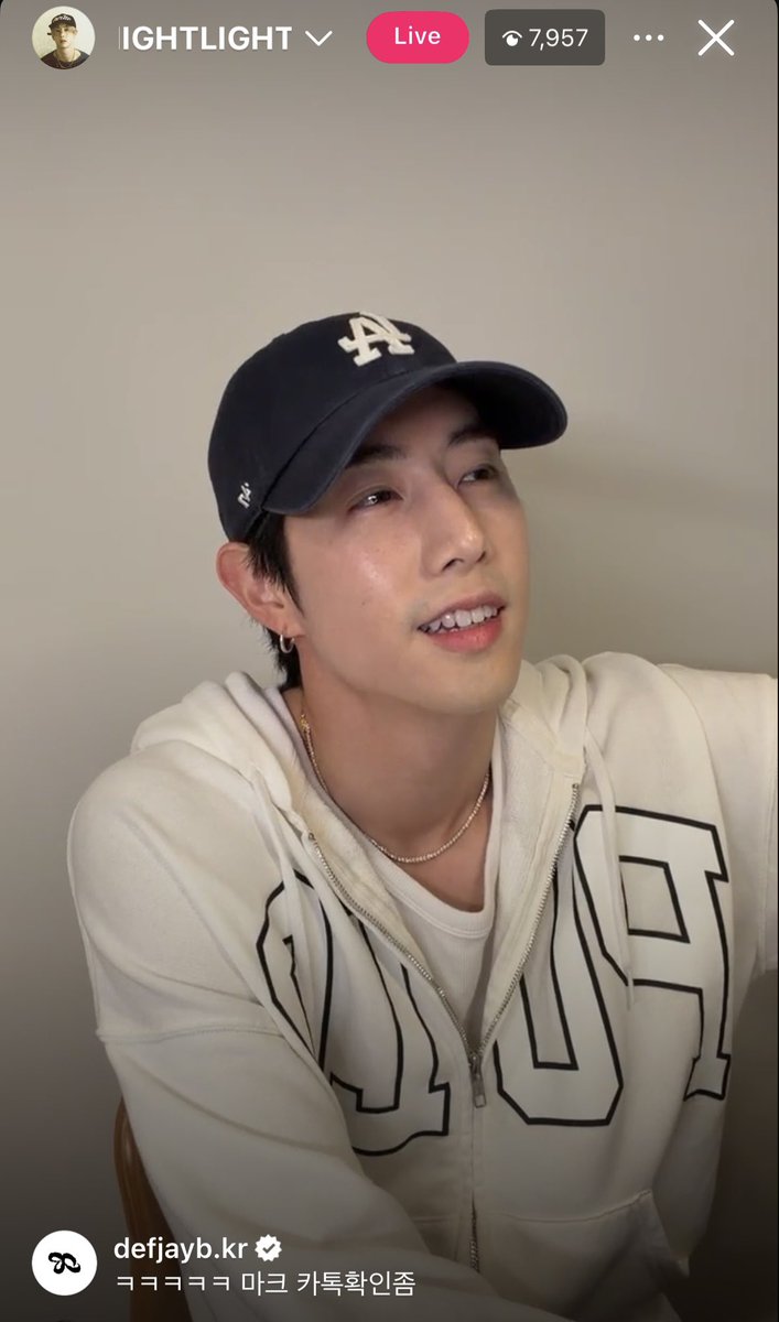 OT7Ahga's tweet photo. JAY B joined Mark’s IG live earlier! 🥹💚 Markbeom crumbs on Mark’s release day was the cherry on top ✨

🌴: ㅋㅋㅋㅋㅋㅋㅋ He’s handsome 🌴: ㅋㅋㅋㅋㅋㅋㅋㅋㅋ 🌴: Please come to Korea 🌴: I’m home 🌴: ㅋㅋㅋㅋㅋ Mark check KakaoTalk 🌴: ㅋㅋㅋㅋㅋㅋ 🌴: Cheer up bro~ bye text me pls

NIGHTLIGHT BY MARK TUAN FEAT. MILLI
#NIGHTLIGHT_OUTNOW #NIGHTLIGHT @marktuan #MarkTuan @defjaybkr #JAYB 🍓