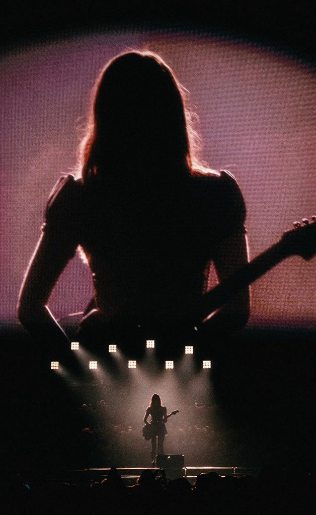 breakingreverie's tweet photo. guts vs the unraveled tour silhouettes https://t.co/0OZBA83IiF