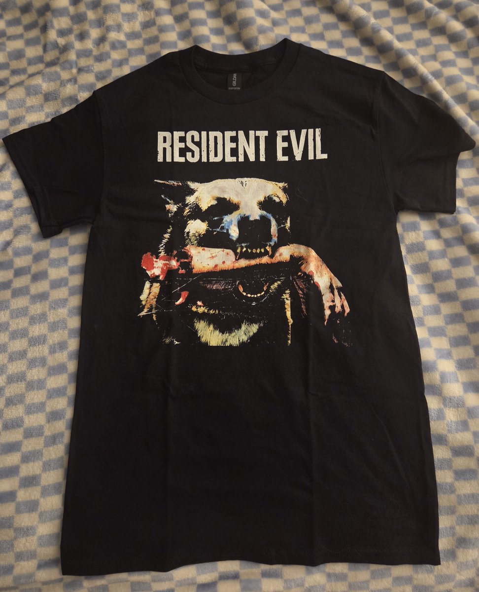 Beetlebites06's tweet photo. ✰•⧼𝕿𝔥𝖊 𝕾𝔥𝖎𝔯𝖙⧽•✰

//My Resident Evil Shirt Came Today Which I Was So Excited And Happy To See It Too and Had To Run Outside On My Bike To Go Get From The Mailbox Even Though I Got a Bit Wet From The Rain But It Was Worth It :3//

#residentevilshirt #residentevil https://t.co/1lZGJWsKo1