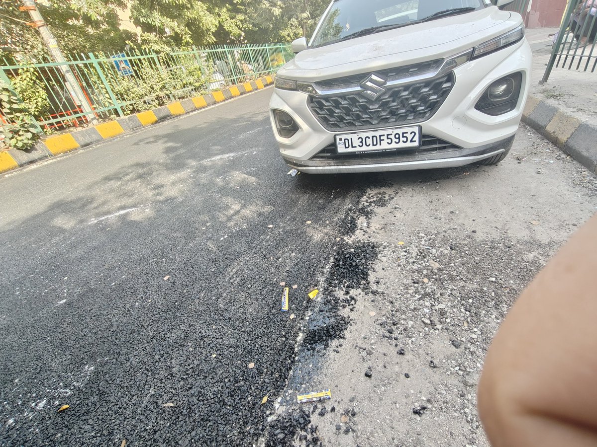 __x_t_c__'s tweet photo. @AamAadmiParty this is rk puram outside kendriye vidayala https://t.co/svbJWcKV3d