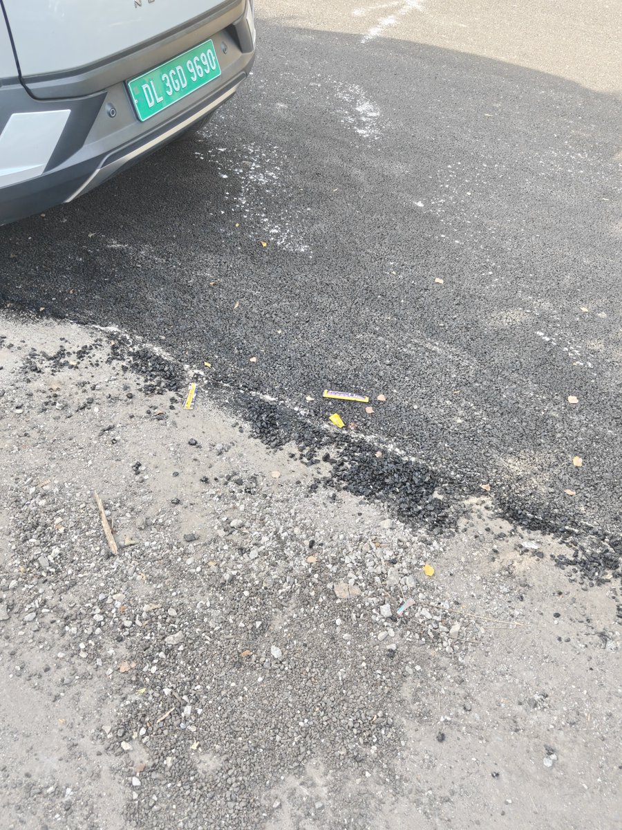 __x_t_c__'s tweet photo. @AamAadmiParty this is rk puram outside kendriye vidayala https://t.co/svbJWcKV3d