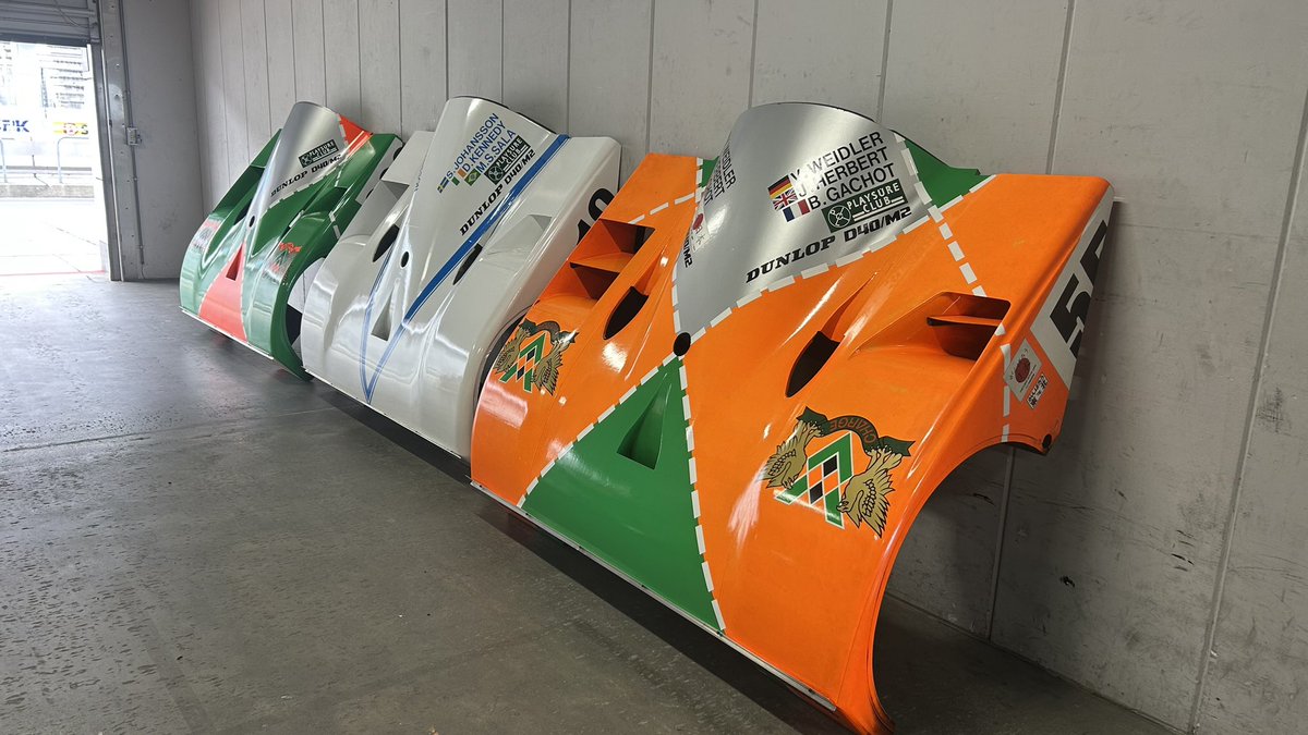 MZRacing's tweet photo. 富士スピードウェイではMAZDA FAN FESTA 2026 at FUJI SPEEDWAYの搬入が始まってます。3台のカウルが並ぶのは珍しい光景ですね👀
#MFF2026 #MAZDA787B https://t.co/dlJVd4eVEu