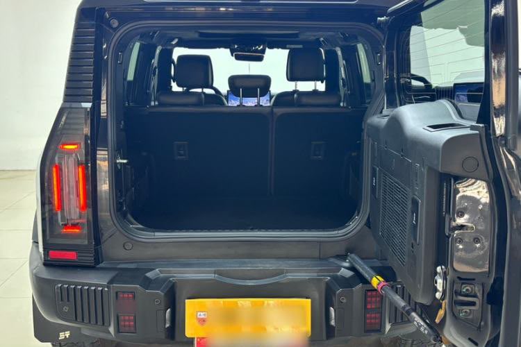 EdwinAmoako4's tweet photo. 2023 JETOUR T2 CROSS PRO+
AWD
2.0T Gasoline engine 
Fully digital instrument cluster 
Ambient lighting 
Anti-Pinch windows
Real parking sensors 

Cost and Shipping(CIF): 325,000 cedis https://t.co/WkM97CfJLl