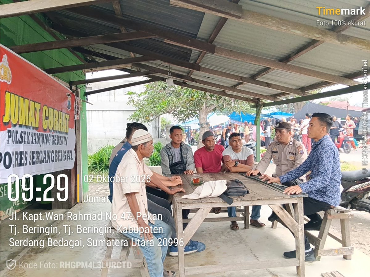 TanjungHumas's tweet photo. Personil Polsek Tanjung Beringin dan masyarakat Desa pekan Tanjung Beringin melaksanakan giat Jumat Curhat di Warung Kopi Bapak Fahrul Desa Tebing tinggi Dusun II Kecamatan Tanjung Beringin Kabupaten Serdang Bedagai. https://t.co/z8oPO1f5jf