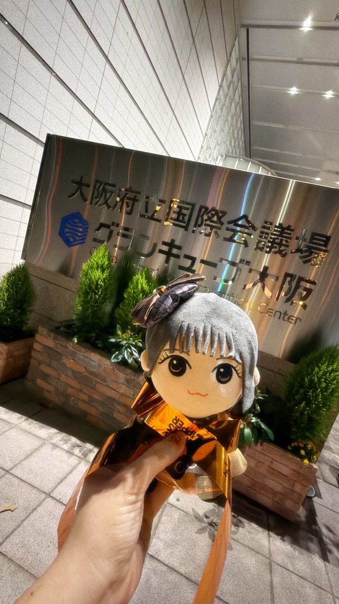 suzusi1124's tweet photo. 銀テをくださったお姉さんとお兄さんと
ライブ前にめっちゃポジティブな声掛けてくれた人がいて。
嬉しさとか人見知りでちゃんとお礼伝えられなかったの後悔で…
多分お互いここじゃ見つけられない気がするけど
初参戦の自分にとって凄く嬉しい思い出でした！
もうほんといい事ばっかり起きる人生になりますように🙏