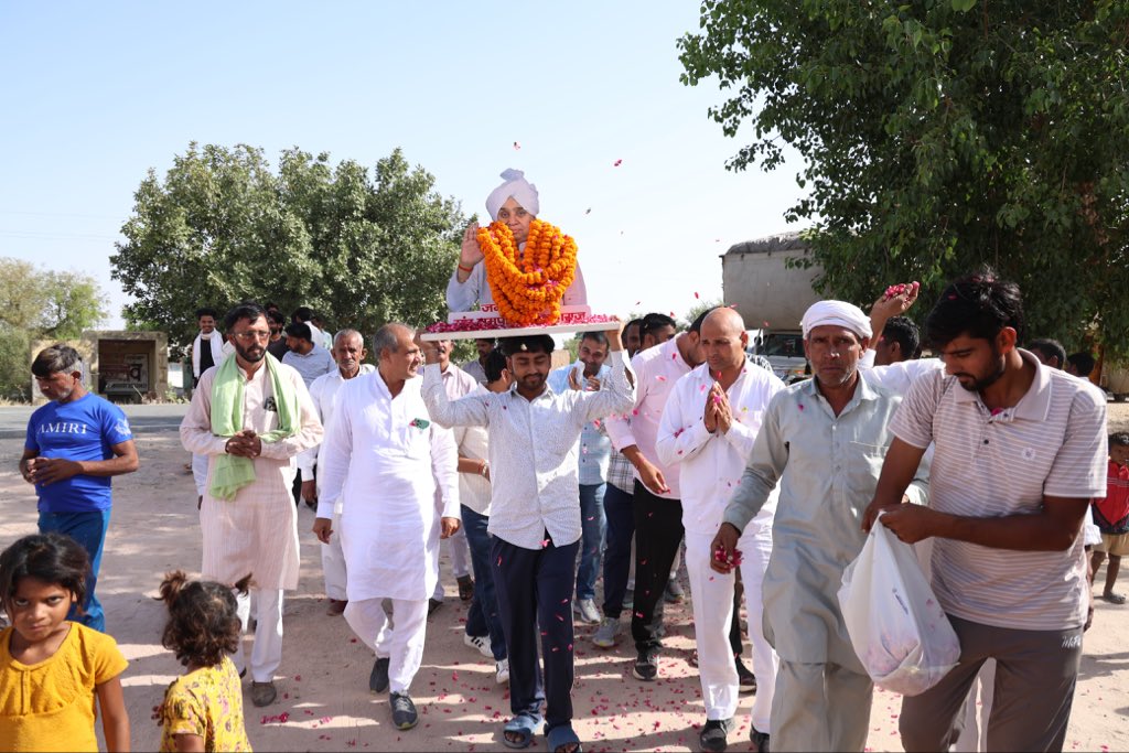 SaintRampalJiM's tweet photo. गाँव झाड़सर कांधलान, चूरू, राजस्थान की गौशाला में तीसरी बार में 500 ��िवंटल सूखा चारा पहुंचा https://t.co/MZpRtHEXWE