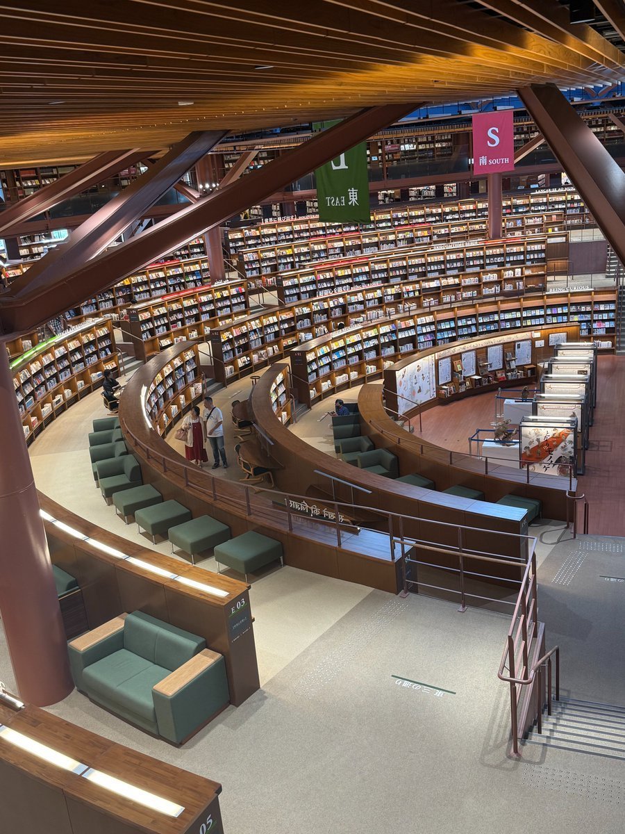 charming_moodg's tweet photo. Ishikawa Prefectural Library is known as the most beautiful library in JP. https://t.co/G6wO7iRTv9