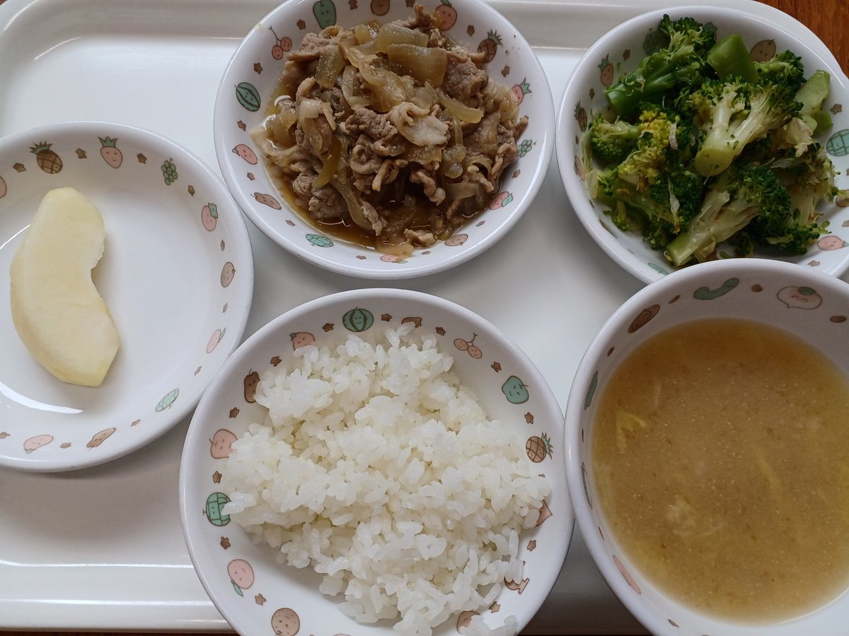 ShunkoHoikuen's tweet photo. #今日の給食
豚肉の生姜焼き、ブロッコリーのおかか和え、ご飯、みそ汁、りんご(乳児はみかん) https://t.co/0yf4x51YXy