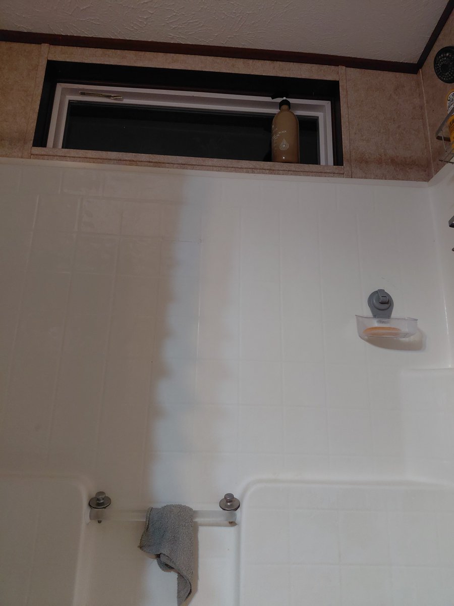 yappycamel's tweet photo. We have a window in the shower beside the toliet and i keep closing the curtain so drones dont spy on me when im poopin but my sister keeps opening it. https://t.co/yA1HOYX5Rf
