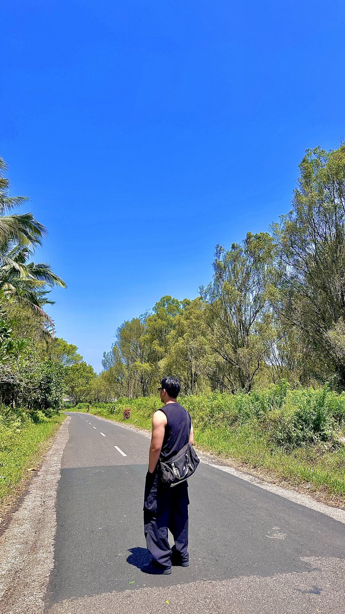 hellobjtch's tweet photo. hello🤟🏻 setelah bertahun tahun akun ini privat dan hari ini memberanikan diri untuk post foto liburan 4D banyuwangi &amp; 2D bali🌊 https://t.co/7agyHdIQ21