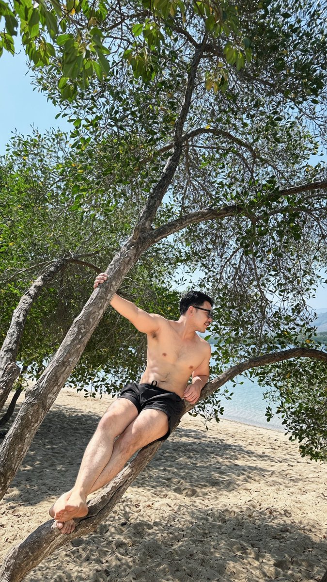 hellobjtch's tweet photo. hello🤟🏻 setelah bertahun tahun akun ini privat dan hari ini memberanikan diri untuk post foto liburan 4D banyuwangi &amp; 2D bali🌊 https://t.co/7agyHdIQ21