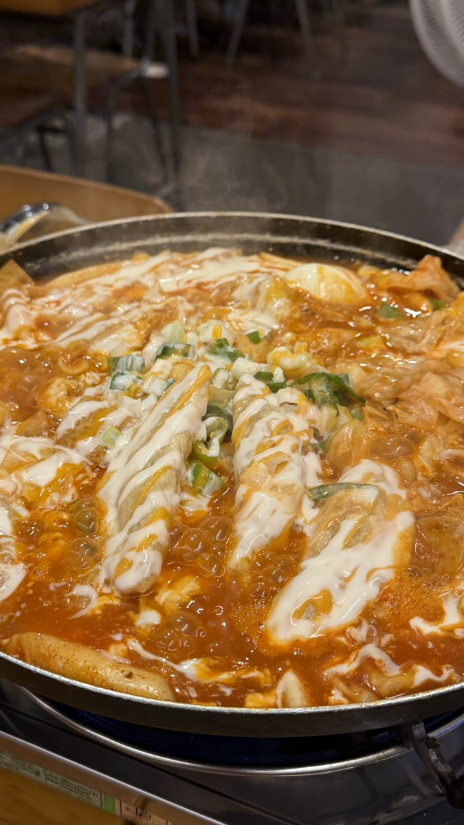 coupledeokjil's tweet photo. @hellokyeom_ Eh aku juga lagi makan topoki!! https://t.co/zIU4KcMAI6