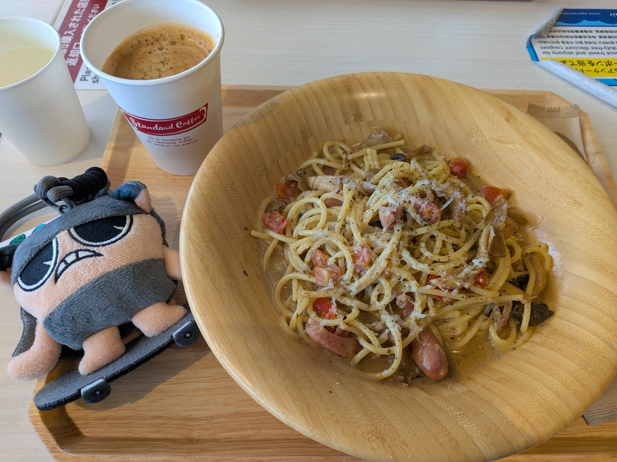 aiaibesty67's tweet photo. 無事に飛行機乗れた✈️
ゆっくりお昼ご飯食べてたら搭乗時間ギリギリになるし⋯😂
行く前からドタバタ笑 https://t.co/fvs2Wfwl8R