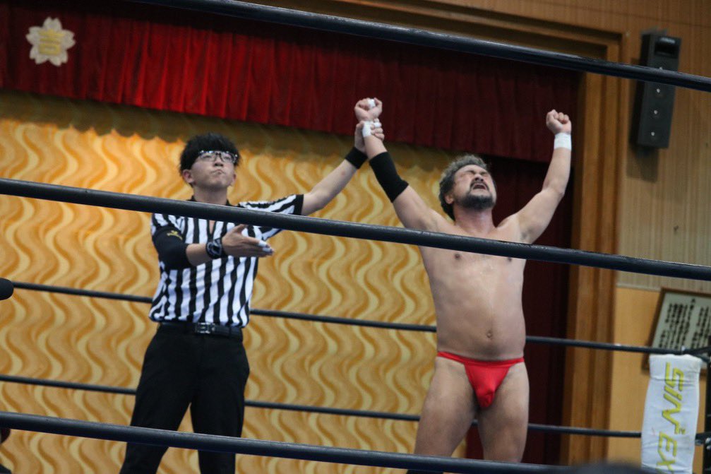 tsubasadropkick's tweet photo. 明日は己斐のヒーローが頑張る日です。

地元だからね。できたらタイツをしっかり履いた状態でこの写真を撮りたいですね

試合は17:00ゴング‼️
観戦無料だよ
去年よりレベルアップした大会です✨
#己斐プロレス https://t.co/9Js75T7x4f