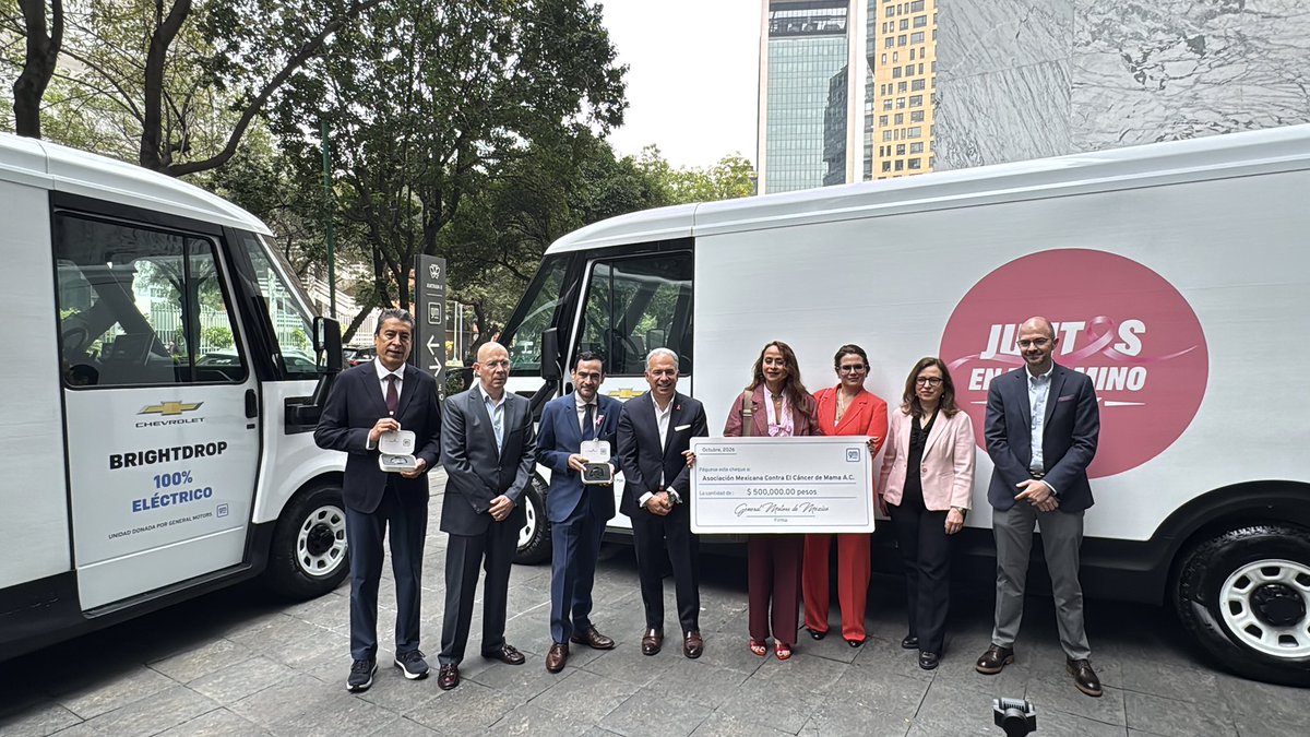 AutosyMas's tweet photo. Así también, @GeneralMotorsMx llevó a cabo la entrega de 2 unidades eléctricas #Brightdrop para apoyar las actividades del Instituto Nacional de Cancerología y el Instituto Nacional de Salúd Pública. 
#viral #salud #octubre https://t.co/Vqka6J0NBH