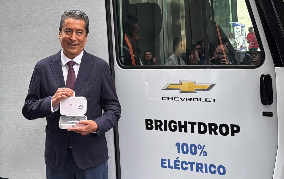 AutosyMas's tweet photo. Así también, @GeneralMotorsMx llevó a cabo la entrega de 2 unidades eléctricas #Brightdrop para apoyar las actividades del Instituto Nacional de Cancerología y el Instituto Nacional de Salúd Pública. 
#viral #salud #octubre https://t.co/Vqka6J0NBH