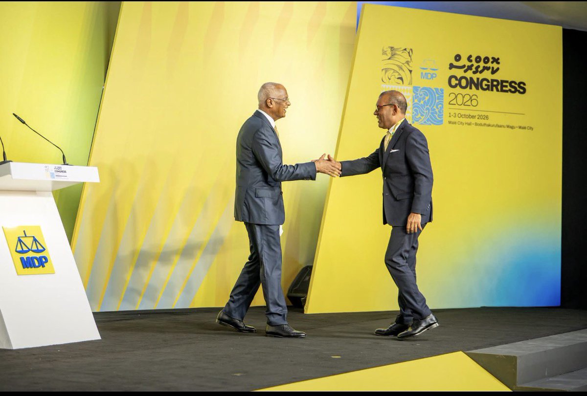 ReekoMoosa's tweet photo. އެމް  ޑީޕީގެ  ކޮންގްރެސް  ނިމިގެންދާއިރު  މުސްތަޤްބަލްގާ  ވެސް  ޕާޓީ  ދެމިއޮތުމަށް  ބޭނުންވާ  އެއްމެ  މުހިއްމު  ކަމެއްގެ  ގޮތުގާ  ބަލަންޖެހޭނެ  އެއް  މައްސަލައަކީ  ،
2023  ގެ  ރިޔާސީ  އންތިޚާބު MDPއަށް ގެއްލުމުގާ  ދިމާވި  އެއްމެ  މުހިއްމު  އެއް  މައްސަލަކަމުގައި  ޕަޓީގެ  އިސް ސަފުގާއުފެދުނު  ޢާއިލީ  ތަޅާ  ފޮޅުމުގެ  ސަބަބުން  ޕާޓީއަށް  ލިބުނު  ގެއްލުން  މެދުވެރިވި  ސަބަބެވެ.
  
އިތުރަށް  އެފަދަކަންކަން  ތަކުރާރު  ނުވުމަށް  ކުރެވިދާނެ  މުހިއްމު  ކަމަކީ  ކޮބައޮތޯބަލާ  މުހިއްމު  ފިޔަވަޅުތަކެއްއަޅަންޖެހެއެވެ؟

ޕާޓީގެ  އެތަކެއް  ޚިދުމަތްތެރިންގެ  ކުރިމަތީގާ  21އަަރުވީ MDP  ތަމްސީލުވާން ވާނީ  ދެ  ފަރުދެއްގެ  ބާރުގާ  ހިނގާ  ޚުދްމުޚްތާރު  ވެރިކަމެއްގެ  ގޮތުގާނޫންކަން  މުސްތަޤްބަލްގާޢާއްމު  މެމްބަރުންނަށް އެގެންޖެހެއެވެ.

ޕަޓީއަށް  ލިބޭމާލީއެހީތެރިކަން  ބޭނުންކުރެވެންވާނީ  ދެފަރުދެއްގެ  ސިޔާސީ  އސްތިހާރު  ތައްޔާރުކުރުމަށް  ނޫންކަންވެސް  ކަށަވަރު  ވާން  ޖެހެއެވެ،
