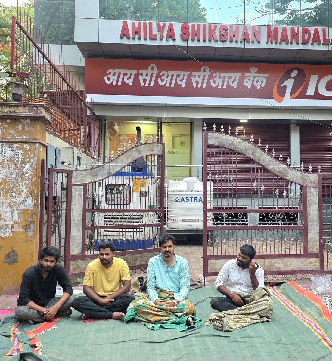 Ni3KumarSpeaks's tweet photo. अराजकीय MPSC विद्यार्थी आंदोलन....
अहिल्या शिक्षण मंडळ, शास्त्री रोड, नवी पेठ, पुणे
बहुपर्यायी परीक्षा पद्धत (Objective Pattern) 2027 पासून नव्याने लागू करण्यात यावी.
#mpsc #MPSC #Mpsc https://t.co/E4j9UEKMzw