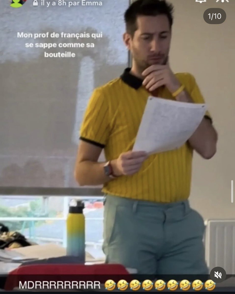 playboi3truc's tweet photo. Je me suis habillé accordé avec mon iPhone https://t.co/GWUb9gpdis