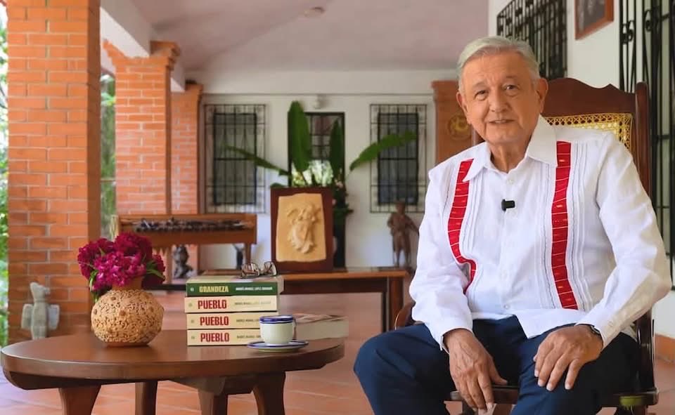 adversario14's tweet photo. todo mundo sabe que el narcoexpresidenteamlo es totalmente incapaz de cualquier reflexión y de escribir dos líneas corridas coherentes, claras y concretas. 
Entonces la pregunta es: ¿Quién o quiénes escriben los mamotretos cuya autoría presume el narcoexpresidenteamlo? https://t.co/ffrLX7rmsN