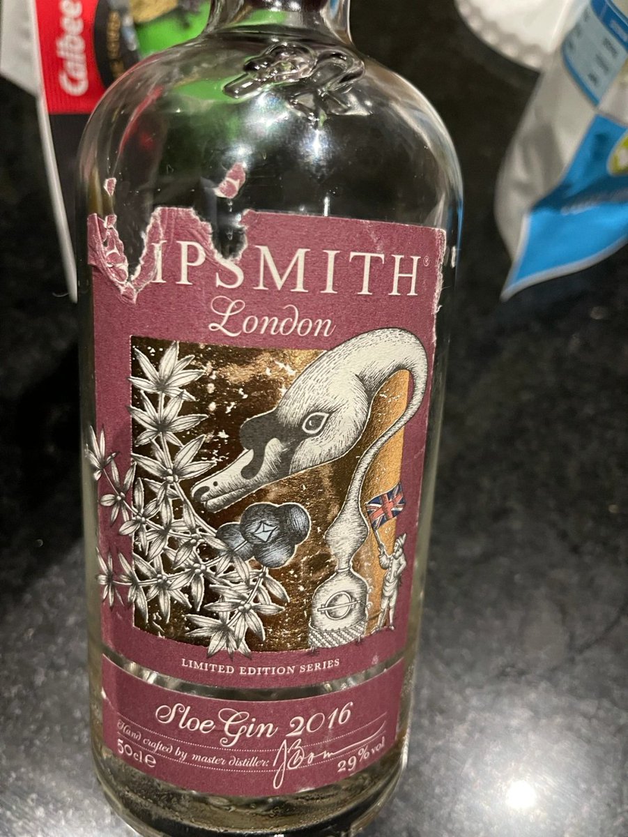 zuioqwsa's tweet photo. Found a bottle of Sloe Gin I bought on a business trip earlier. It tastes pretty good https://t.co/odL4YKXq3Q