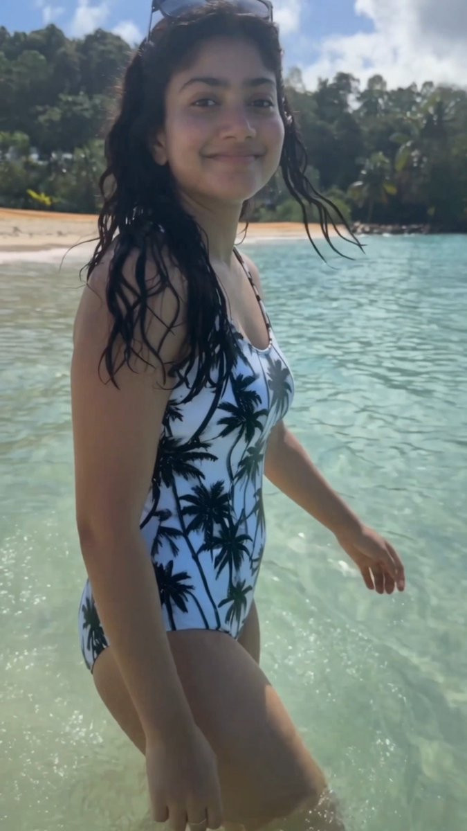ArchivesVault26's tweet photo. Sai Pallavi's most expected Bikini glimpse 🥵

Full video on https://t.co/ahAtSKlvHD https://t.co/3bxxKzBzUL