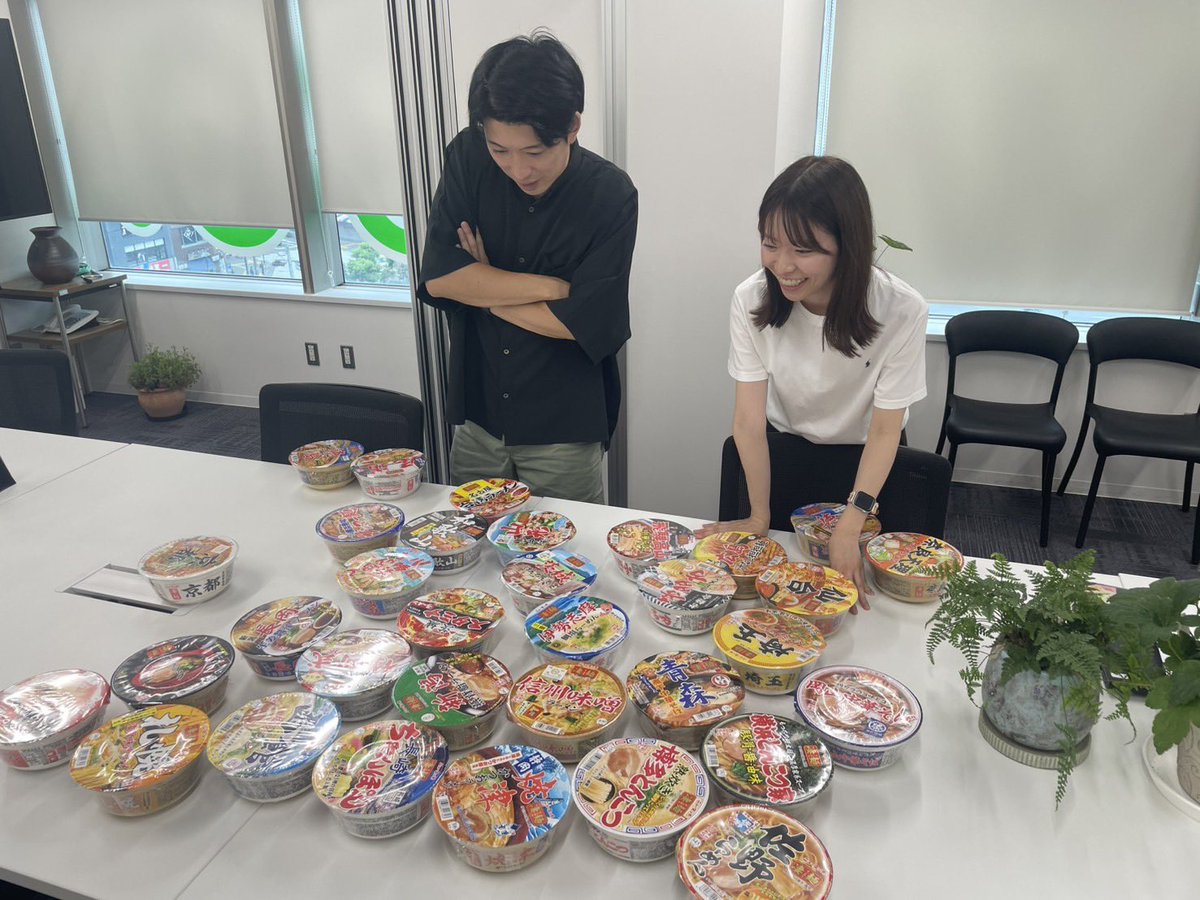 fm807's tweet photo. ニュータッチ 凄麺 presents 
ナニフラ「レコ麺！」🍜❤️‍🔥

本日のゲストは
「ニュータッチ 凄麺」の原稔さん。

／
ナニフラが選んだ
【ニュータッチ凄麺ご当地シリーズ12個セット】♪抽選で1名様に！
＼

■エントリー方法
①FM徳島 （@fm807）をフォロー
②この投稿をリポスト！

〆切10/4（日） https://t.co/NzCaYzID7I