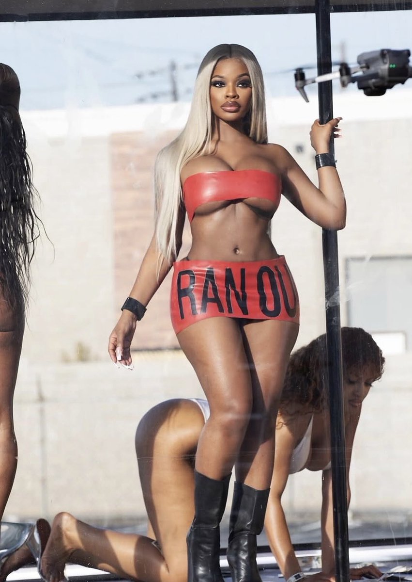 chanelshadez's tweet photo. They want this lady to be ugly so bad.. https://t.co/To9u7blPet