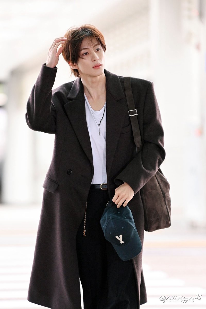ChocCoChoo28's tweet photo. แจก 2 รางวัล 400฿ (200/1คน)
เนื่องในโอกาสน้องแอนตันได้เป็น BRAND AMBASSADOR SAINT LAURENT  

•กติกา รี+เมนชั่นรูปแอนตันที่ชอบที่สุดใต้โพสต์นี้พร้อมติดแท็กตามด้านล่าง•

ประกาศผล 5 ตค 18.00น.

#ANTONxSaintLaurent
#ANTONxSaintLaurentSS27 
#생로랑앤톤 #antonriize https://t.co/nu7cxsjv3G