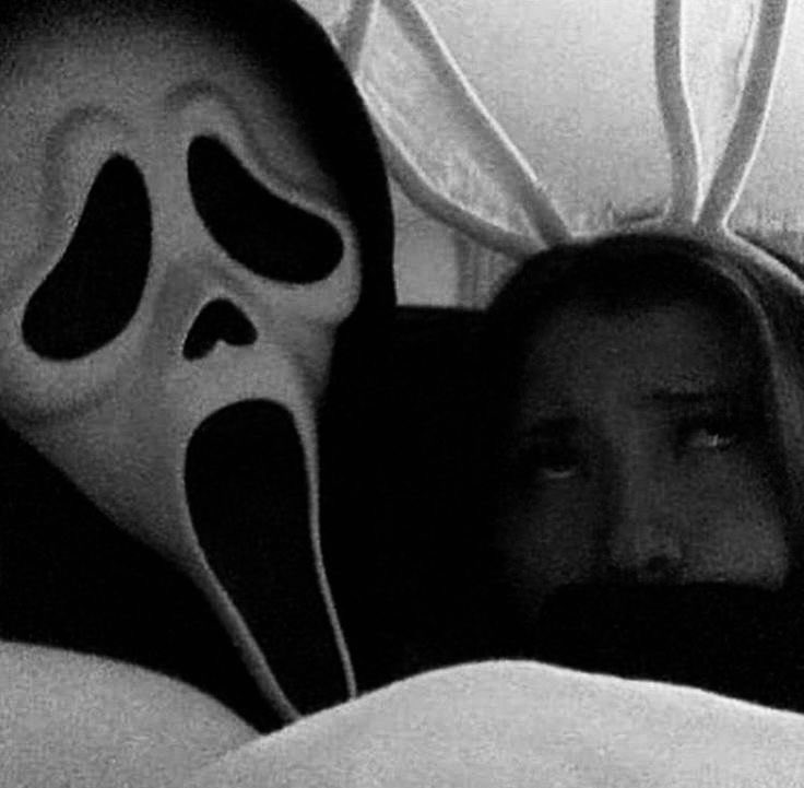 4ngelxbite's tweet photo. who wants to recreate w me for halloween? https://t.co/fr32hN7fb8
