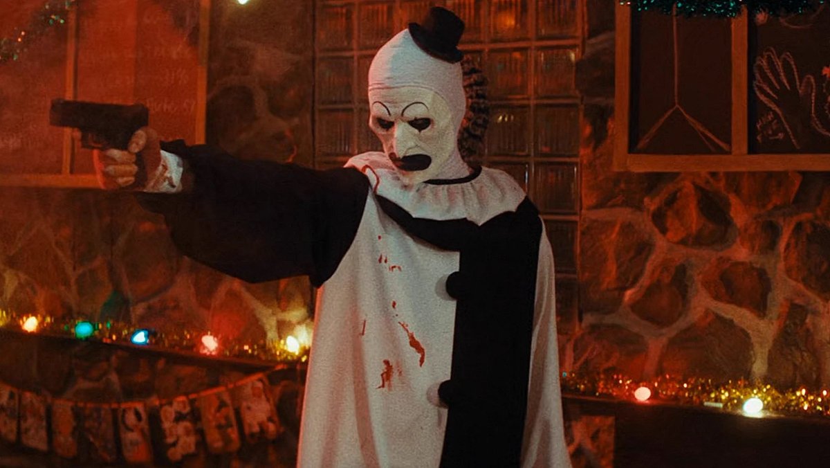 Suff0cationPit's tweet photo. 1/6

To add onto this:

Art the Clown is a character that NEEDS these features to be prominent he needs to be expressive,, removing or changing these features is like taking the iconic glove off of Freddy Krueger or removing Michael Myers mask completely from his character- https://t.co/HR047gO9Kb