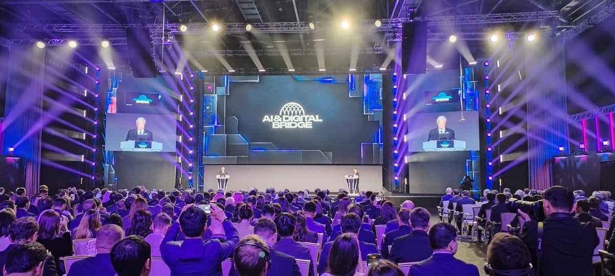 MrslGndgdu's tweet photo. #Kazakistan
#Astana
Kazakistan Cumhurbaşkanı Kasım Cömert Tokayev, Astana'da düzenlenen "Yapay Zeka ve Dijital Köprü 2026" programında TEKNOLOJİ İNSANA HİZMET ETMELİ ve medeniyet için bir katalizör olmalıdır"dedi. https://t.co/xH8fcBna3i