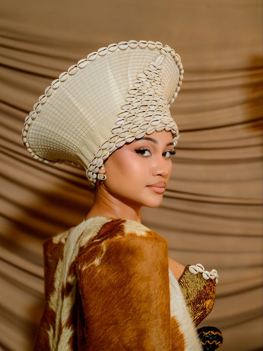 irene_tlou's tweet photo. Namibian influencer Alexia Schletcher weds into the Zulu culture with this beautiful modern dress 🐄🔥🇿🇦🇳🇦 https://t.co/VkNBHCvzgi