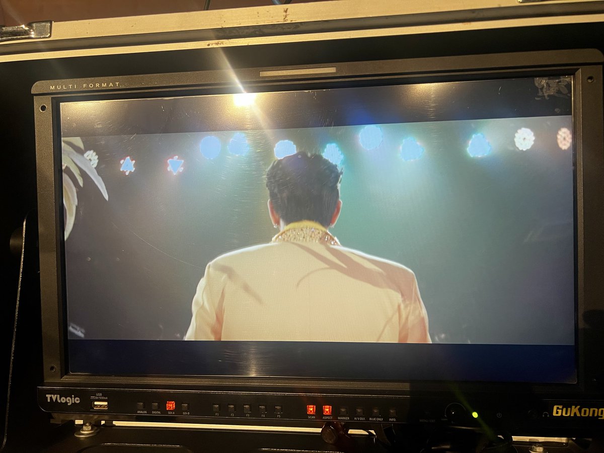 AlwaysSaveYouTH's tweet photo. Q3 มือถือไมค์ ไฟส่องหน้า #IWillAlwaysSaveYou https://t.co/ThNMDcjGjy