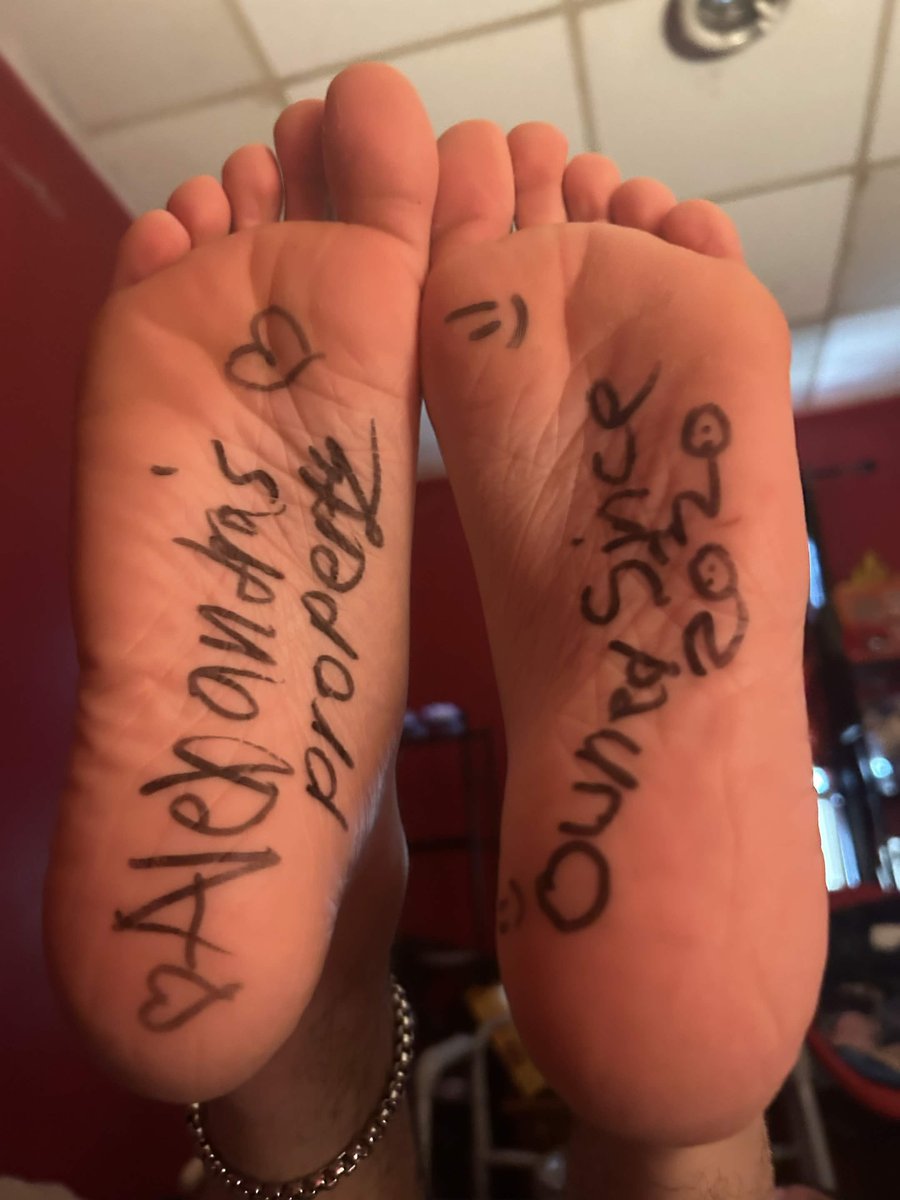 xoxoeclipse_'s tweet photo. Feetworship! Im Alexandras 

#feet #gay #feetfetısh #feetworshi̇p #gayfeet #ticklekink #tickle https://t.co/eInBcjBVSr