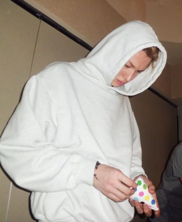 evercoer's tweet photo. this genre of martin in a hoodie https://t.co/u2TMfMxUc6