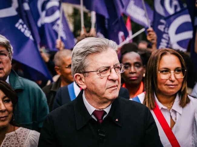 BFMTV's tweet photo. 🔴 EN DIRECT
Colère des lycéens: Jean-Luc Mélenchon appelle les jeunes à n'utiliser "que des méthodes de lutte non-violentes"
https://t.co/XAsPbKcu4u https://t.co/aOT47jtqho