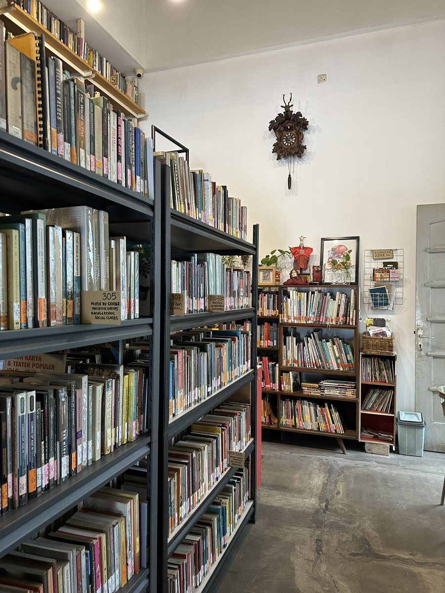 Anthony505_'s tweet photo. Iseng” liat di aplikasi sebelah nemuin tempat yang comfy buat baca buku
📍C2O Library &amp; Collabtive Surabaya https://t.co/W6RBsgQOiz