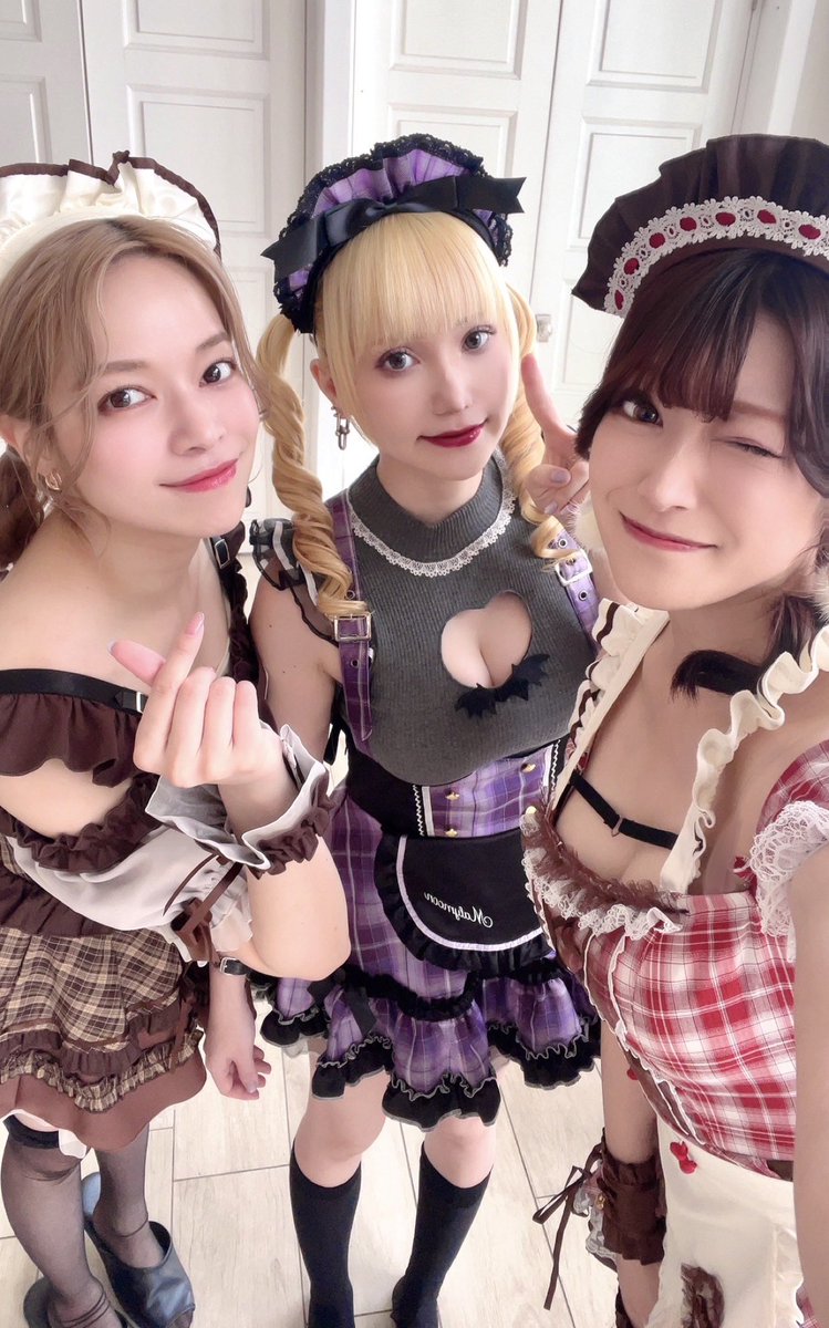 rayserbeamer's tweet photo. 連盟カレンダー2027
予約受付開始です🎉

今回は2月❣️バレンタイン担当だよ〜🍫💕 https://t.co/DTmgfr2zB8