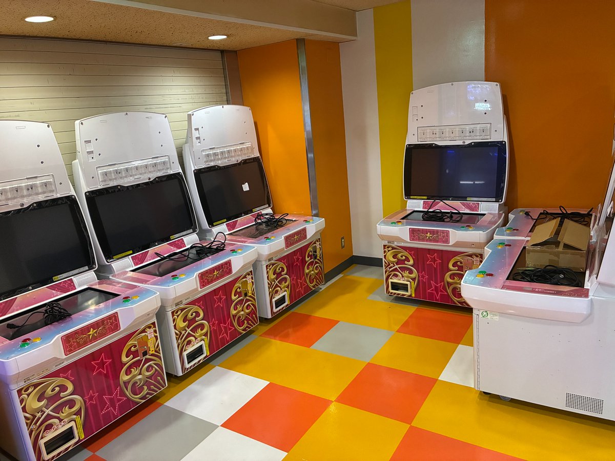 Taito_Hey's tweet photo. アイカツ！アンコール本日入荷しました。１０月８日の稼働日に向けて準備進めていきます。Heyは６台での稼働になります。
#アイカツ #アイカツアンコール #aikatsu #aikatsuencore
���秋葉原Hey #ヘイカツ https://t.co/m3gSTb4rx2