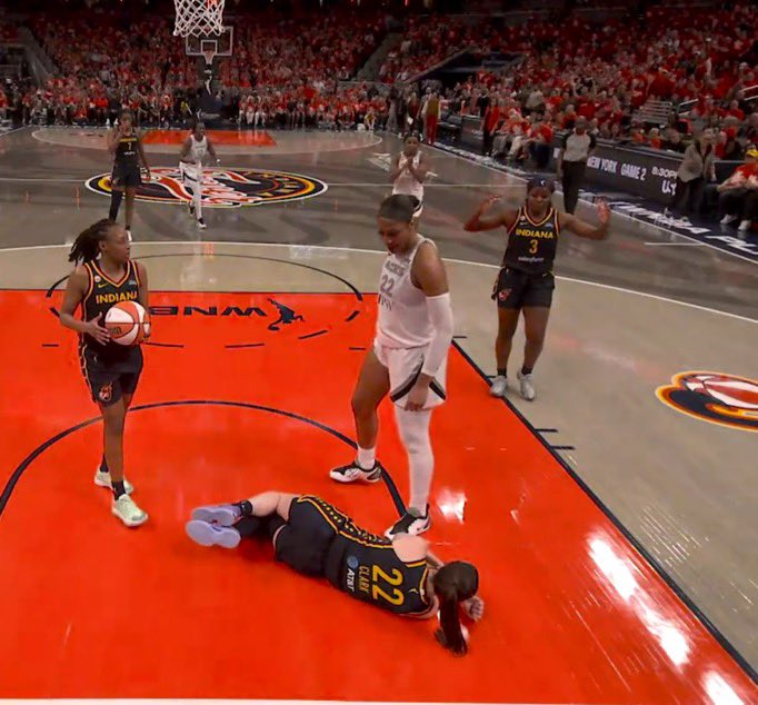 scarletsilverr's tweet photo. fuck off our bracket https://t.co/tqp7bZdD9G