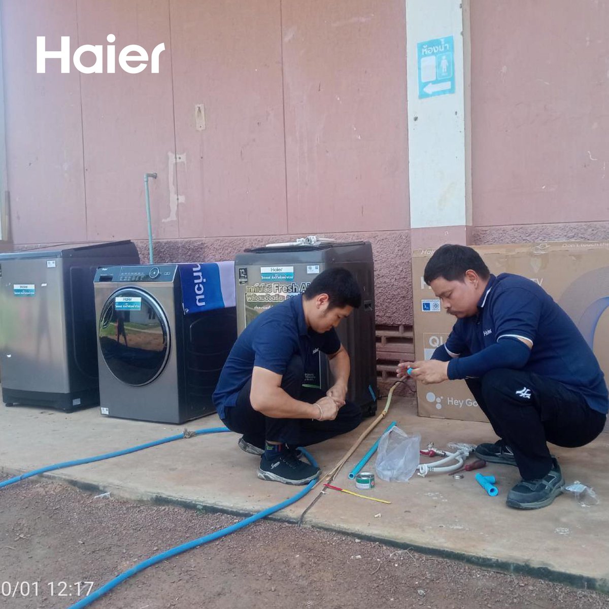 ThailandHaier's tweet photo. ไฮเออร์ร่วมส่งกำลังใจให้ผู้ประสบภัยน้ำท่วม โดยได้นำเครื่องใช้ไฟฟ้าไฮเออร์ไปสนับสนุน ณ ศูนย์พักพิงชั่วคราวในพื้นที่อำเภอศรีมหาโพธิ จังหวัดปราจีนบุรี 🙏💙

#Haier #HaierThailand #น้ำท่วม https://t.co/4nDxgebIbi