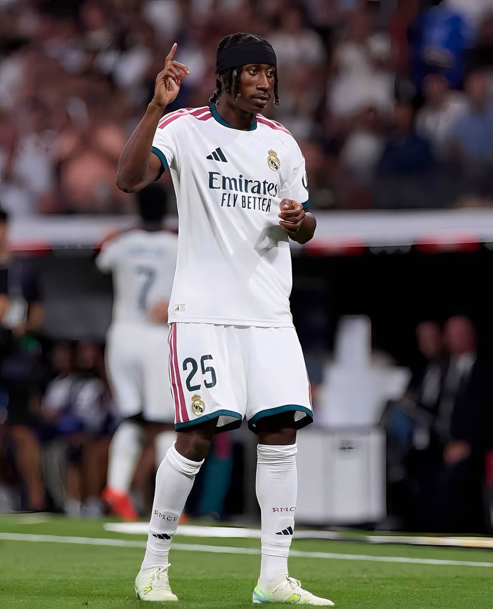 theMadridZone's tweet photo. 🚨 Players with the BEST dribble success rate in Europe (20+ dribble attempts): 

1. Yan Diomande (72%)
2. Jude Bellingham (69%)
3. Kylian Mbappé (61%) 
4. Lamine Yamal (60%) 
5. Miguel Sierra (60%) 

@WhoScored ⚡️ https://t.co/KNRwqPO0bL