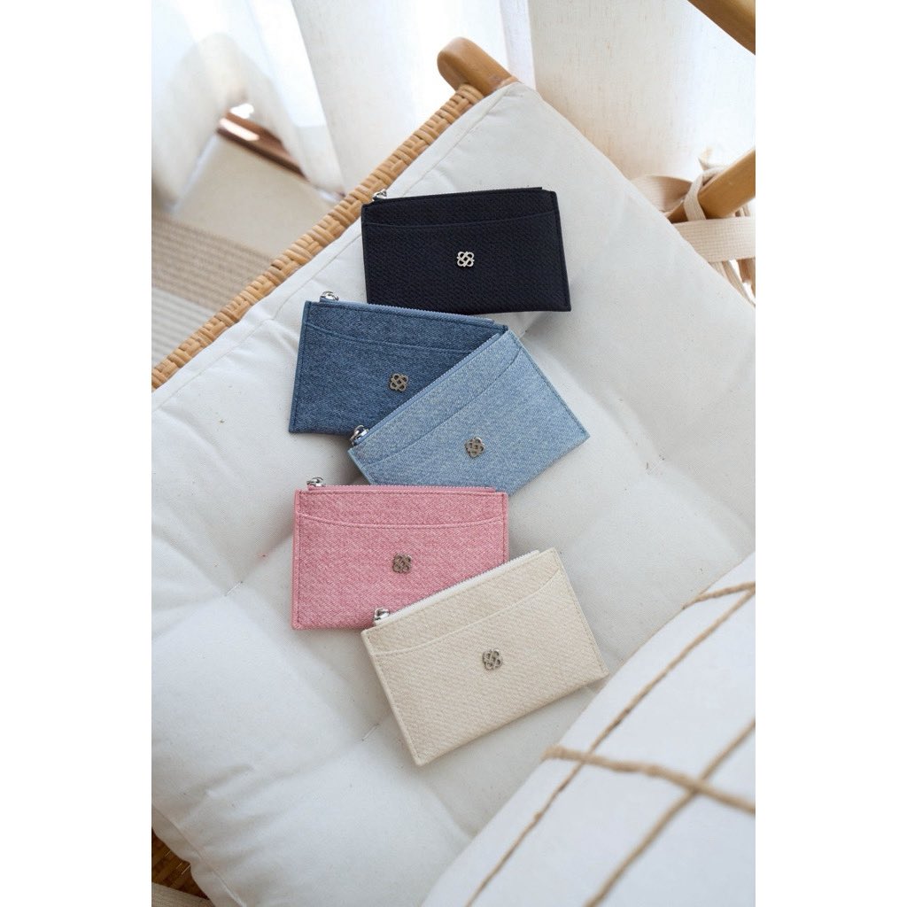airrytaetae's tweet photo. PEROTA Poppy Card Holder มาพร้อมกล่อง กระเป๋าสตางค์ใบเล็กพกพาง่าย ใส่บัตรได้เยอะ ดีไซน์สวยหรูติดแกรมเว่อ
#กระเป๋าสตางค์ #กระเป๋า #perota #กระเป๋าใส่บัตร #ส่งต่อกระเป๋า 
พิกัด : https://t.co/3uYoCZs14g https://t.co/O9pvZJsXxI