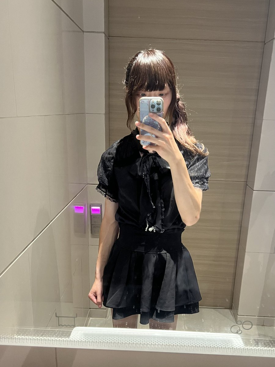 hakr052's tweet photo. 和朋友逛商场，如果去🚹男厕的话会吓到周围的人啊，我还是去无障碍卫生间吧🥹
#おとこのこ #cd  #男娘 https://t.co/9NLq7RSVRY